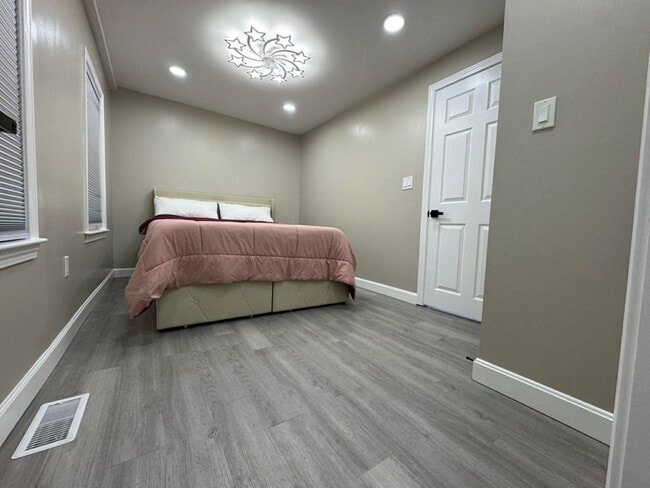 Building Photo - 247 Union St