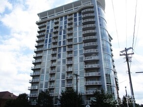 Building Photo - 505 E 6th St