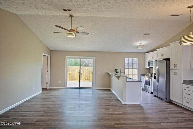 Building Photo - 124 Abigail Ln
