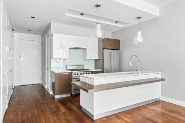 Foto principal - 2 bedroom in Long Island City NY 11101