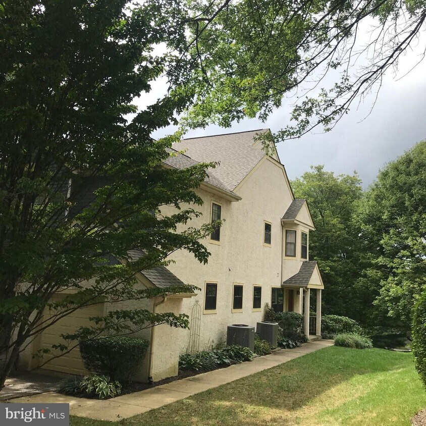 Primary Photo - 214 Yorkminster Rd