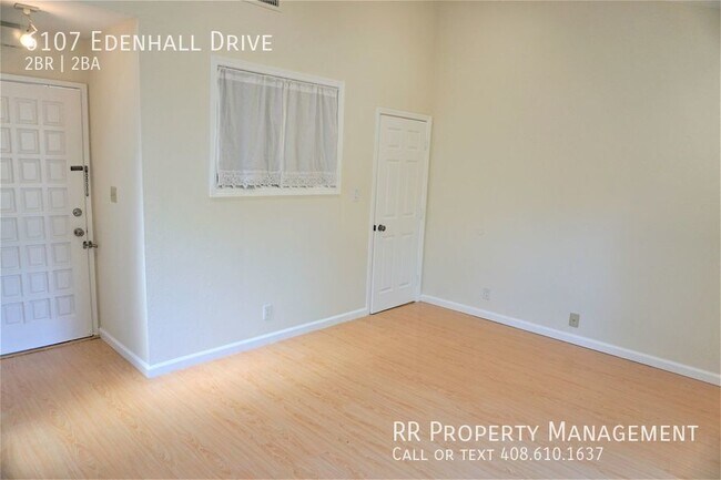 Building Photo - Conveniently Located Townhome in Beautiful...