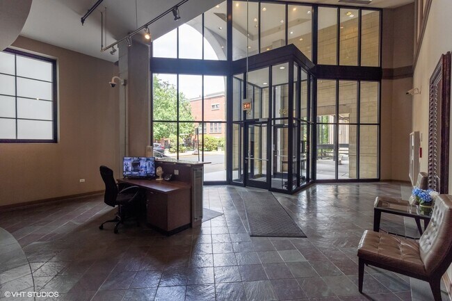 Foto del edificio - 833 W 15th Pl