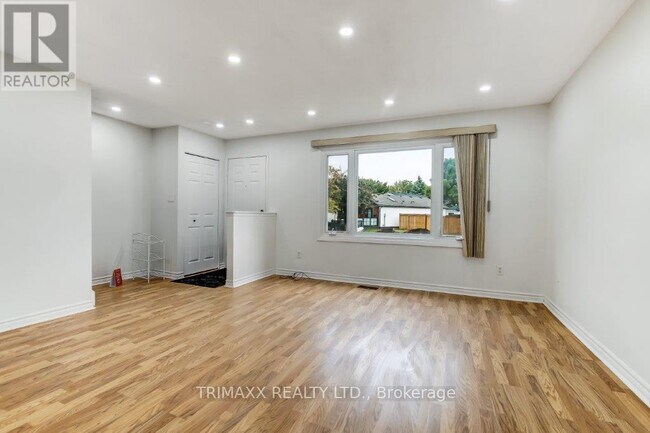 Building Photo - 5 Aldersbrook Crescent