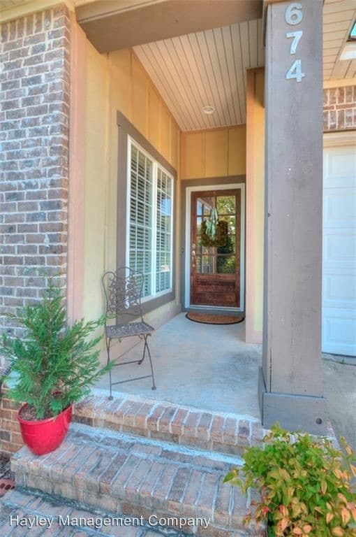 Building Photo - 3 br, 2.5 bath House - 674 Carpenter Way
