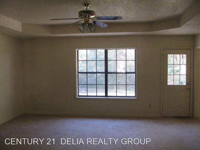 Building Photo - 3 br, 2 bath House - 813 Royal Oaks