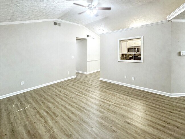Foto del edificio - **PROMO: $500 concession off of second mon...