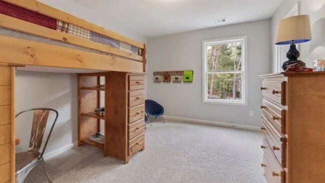 Foto del edificio - 72 Hughes Pl Dr