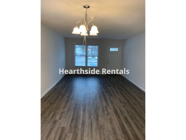 Building Photo - **2 Bedroom 2.5 Bath Townhouse Minutes Awa...