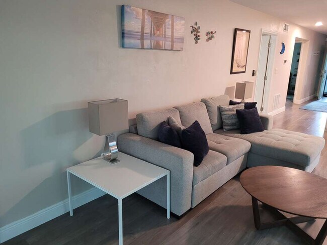 Building Photo - 903 Bahia Del Sol Dr