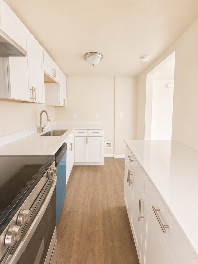 Building Photo - 824 Karnes St