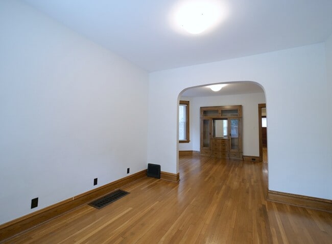 Building Photo - 3648 N Leavitt St