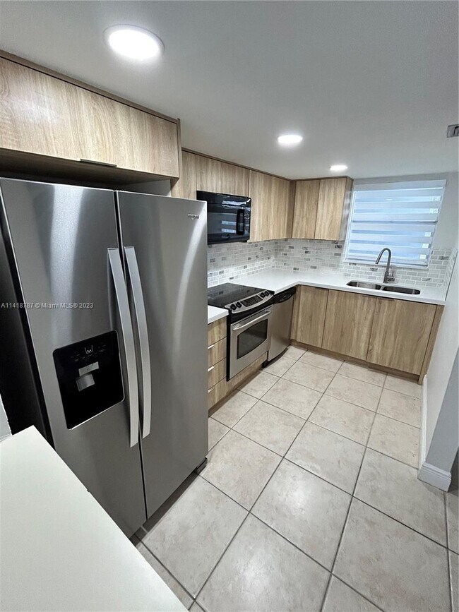 Foto del edificio - 9371 Fontainebleau Blvd