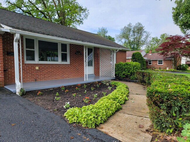Foto del edificio - 630 Hampden Rd