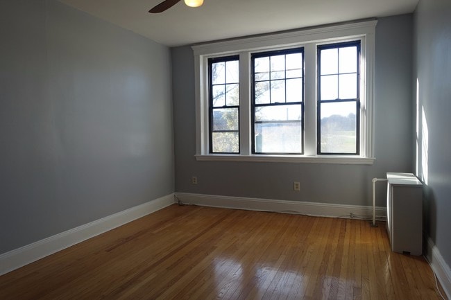 Building Photo - 370 Chestnut Hill Ave