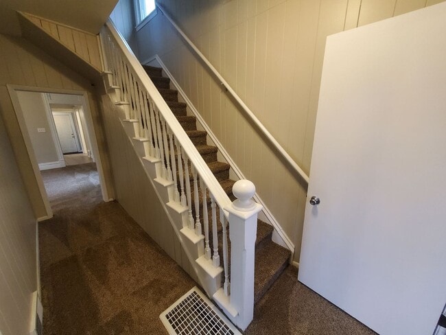 Building Photo - 4 Bedroom, 1 Bathroom home just South of D...