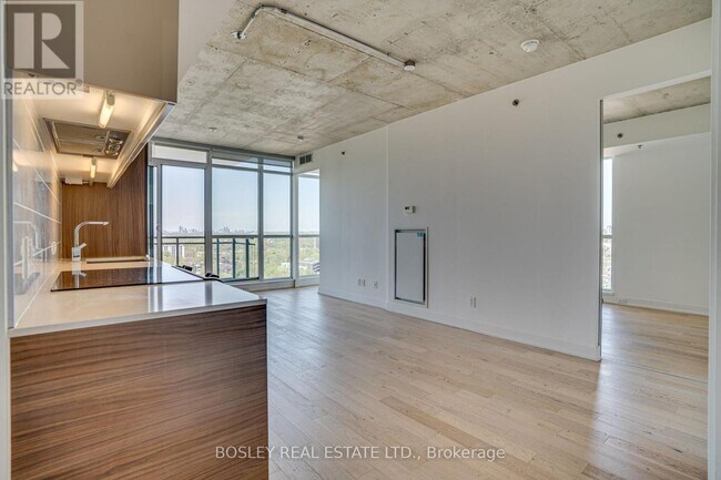 Photo du bâtiment - 20 Minowan Miikan Ln