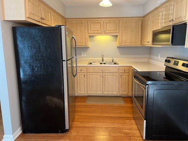 Kitchen has lots of cabinet space and stainless steel appliances. The dishwasher is brand new. - 5714 Brentwood Trce