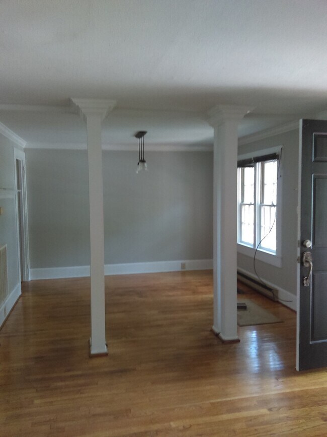 Foto del edificio - Spacious Two Story Home