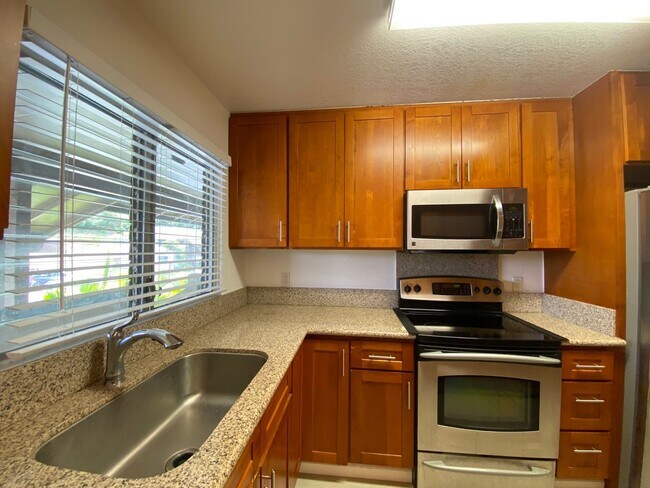 Building Photo - TOWNHOUSE - 2 BED/ 2 BATH/ 2 PARKING AT ALII PLANTATION (JUST LISTED)