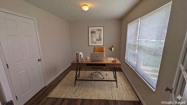 Foto del edificio - 4BR/2.5BA Middletown Home - Study with French Doors - Pond View