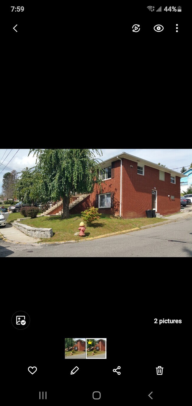 Foto del edificio - 161 Miron Ave