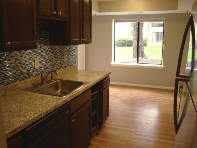 Building Photo - 10221 Valentino Dr