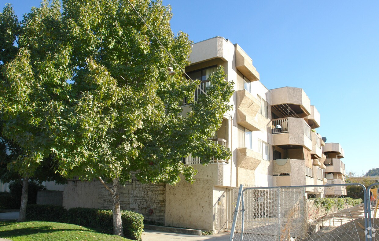 Foto del edificio - 910 E Windsor Rd