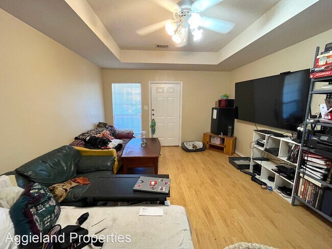 Foto del edificio - 3 br, 3 bath House - 920 Willow Pond St