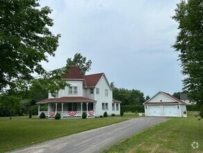 Building Photo - 8 Empress Dr