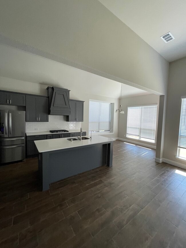 Building Photo - 4021 Angelina Dr