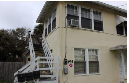Building Photo - 941 N Wild Olive Ave