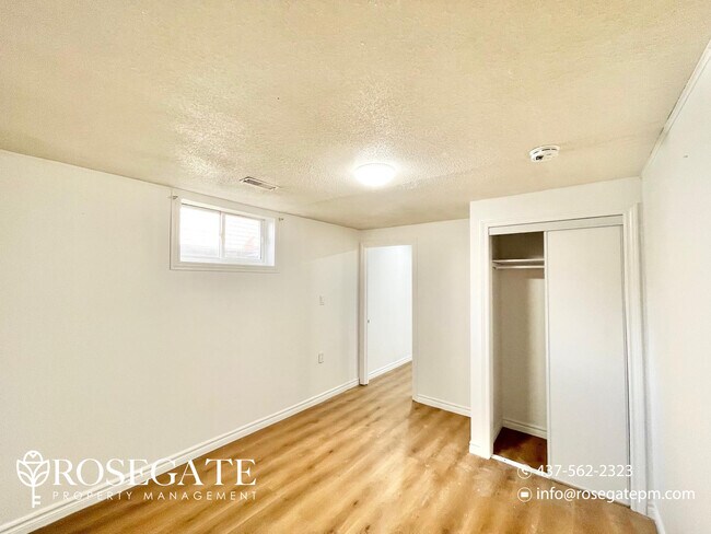 Photo du bâtiment - Cozy & Modern 2-Bedroom Lower Unit in Quiet Kitchener Neighbourhood!