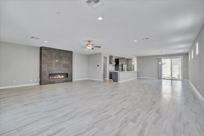Building Photo - New 3 Bd, 3 Bth, Studio Casita, Strip View...