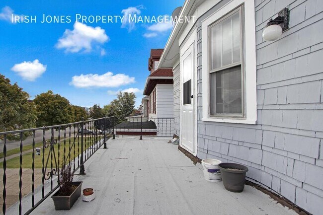 Building Photo - 362 Colvin Ave