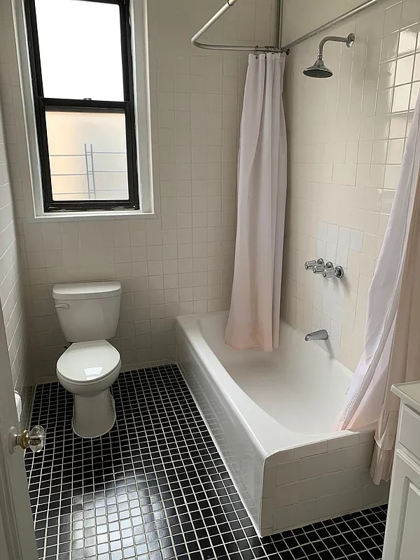 Foto del edificio - 220 W 98th St