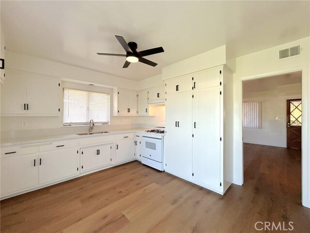 Building Photo - 534 Roosevelt Rd