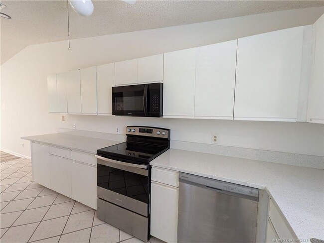 Building Photo - 8291 SE Croft Cir