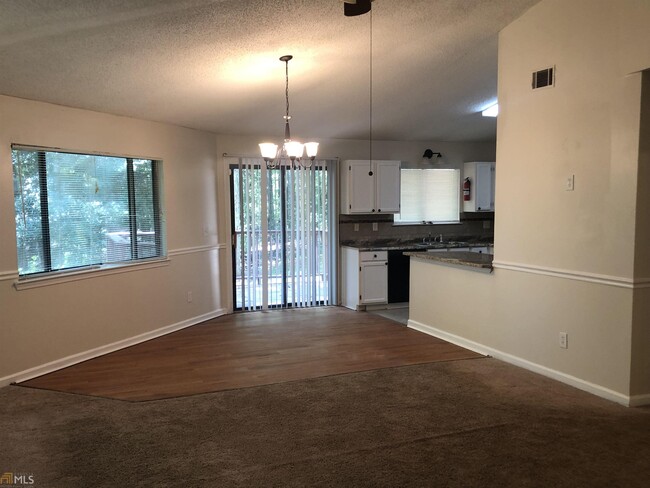 Foto del edificio - 211 Hillcrest Dr