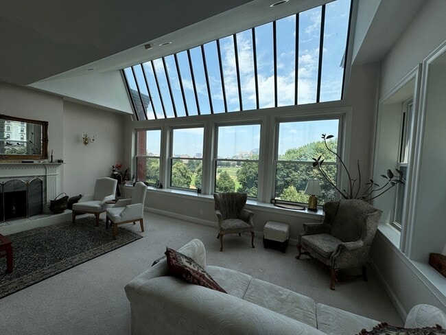 Building Photo - 132 Boylston St