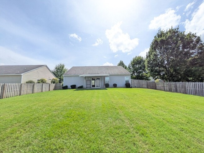 Building Photo - 859 Westlawn Dr