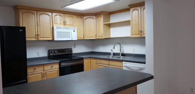 Building Photo - 103 Applewood Dr