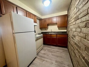 Building Photo - 404 Kellywood Manor