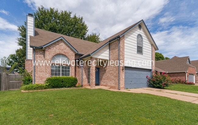 Building Photo - 1504 N Willow Ave