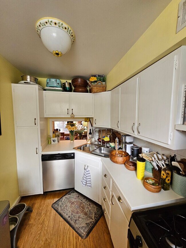 Foto del edificio - Mount Vernon Condos - Large 2BR/1.5BA Home...