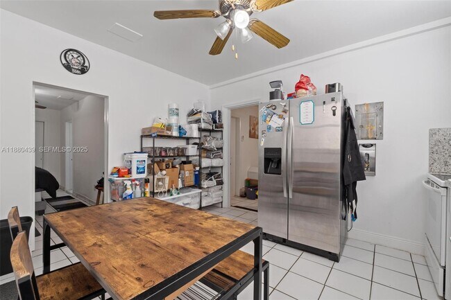 Foto del edificio - 2453 SW 17th St