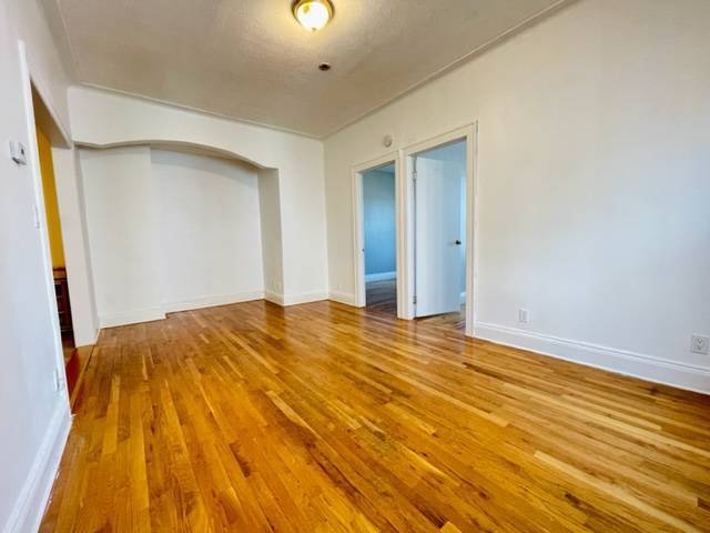 Building Photo - 2830 W 35th St