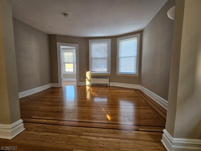 Building Photo - 271 Davis Ave