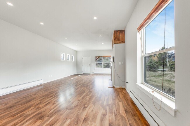 Foto del edificio - Pet-Friendly Big Sky Townhome in the Perfect Location