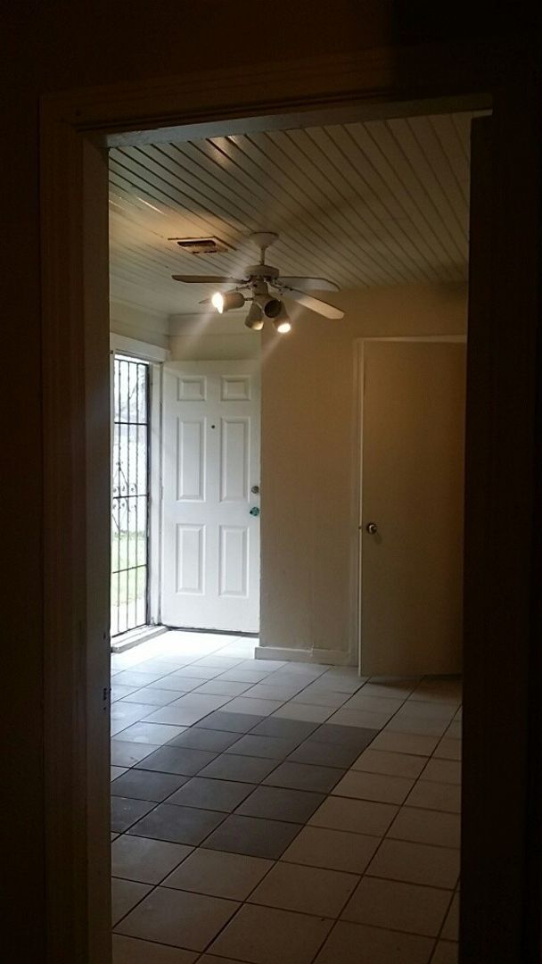 Building Photo - 5042 Ventura Ln